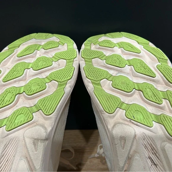 HOKA One One Clifton 9 women’s size 9 - Picture 10 of 11